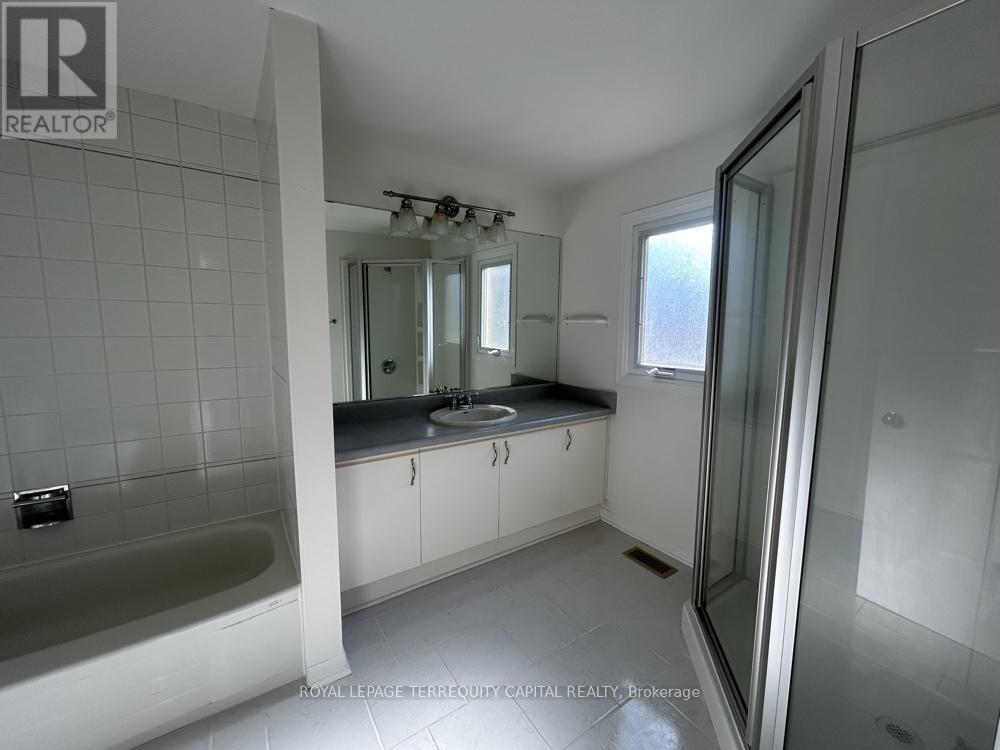 102 Cardinal Street, Barrie, ON - Indoor Photo Showing Bathroom