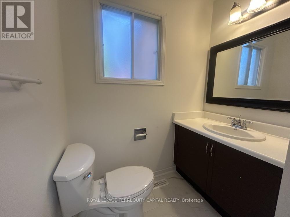 102 Cardinal Street, Barrie, ON - Indoor Photo Showing Bathroom