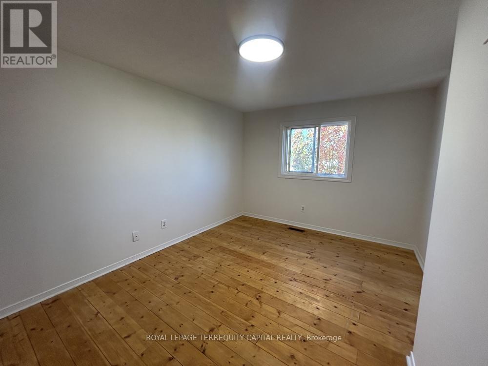 102 Cardinal Street, Barrie, ON - Indoor Photo Showing Other Room