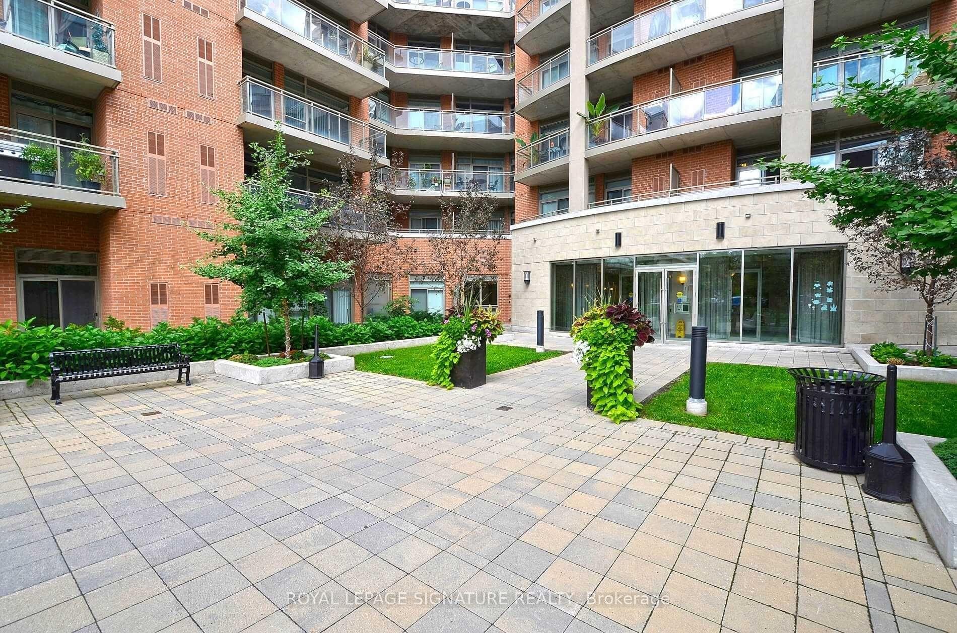 A32-281 Woodbridge Avenue, Vaughan, ON - Outdoor
