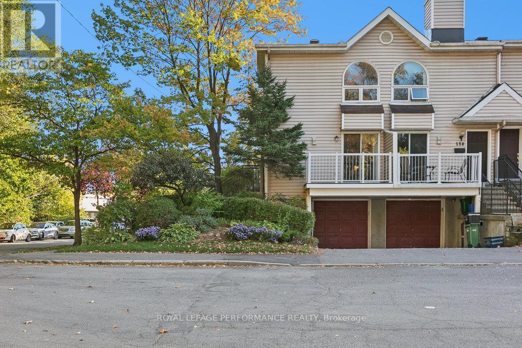 Garage With Inside Access - 560 Thomson Street, Ottawa, ON - Outdoor