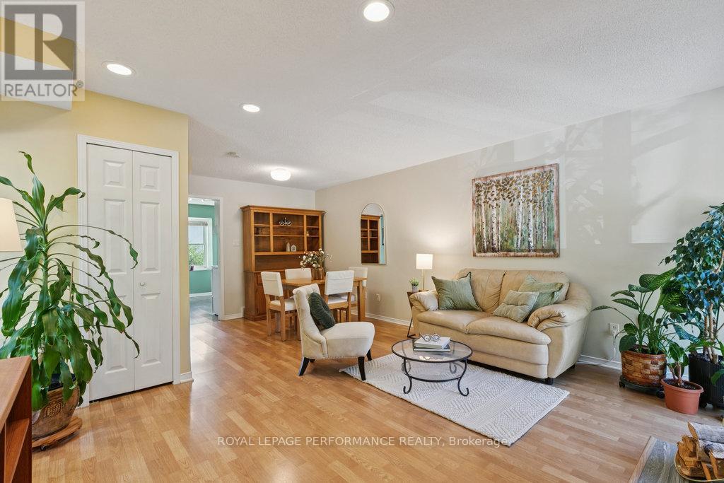 Open Concept Living and Dining - 560 Thomson Street, Ottawa, ON - Indoor Photo Showing Living Room
