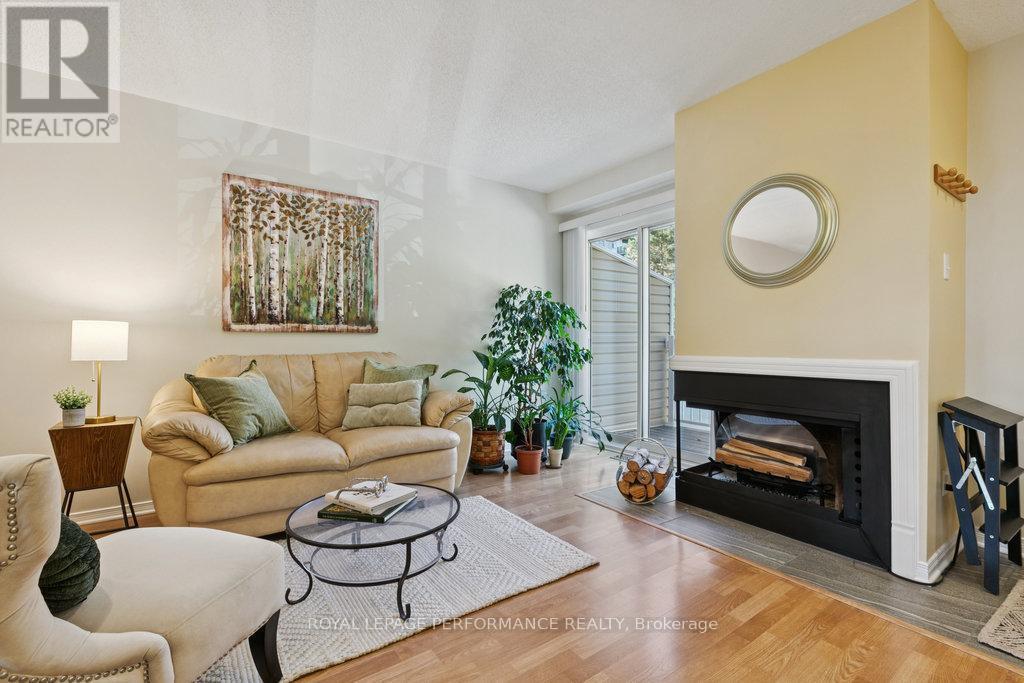 560 Thomson Street, Ottawa, ON - Indoor Photo Showing Living Room With Fireplace