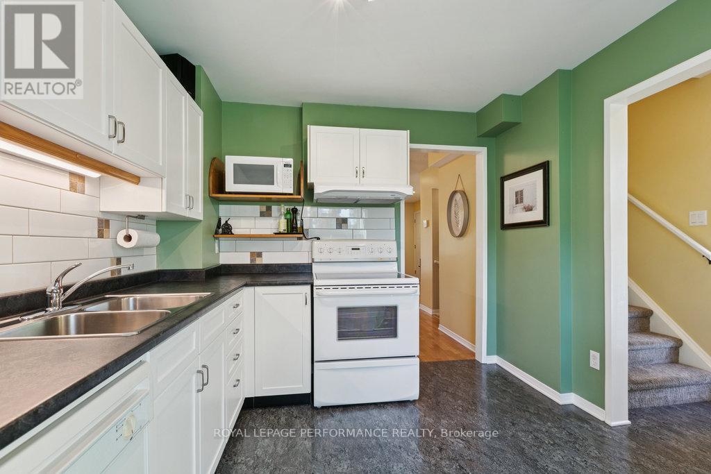 560 Thomson Street, Ottawa, ON - Indoor Photo Showing Kitchen With Double Sink