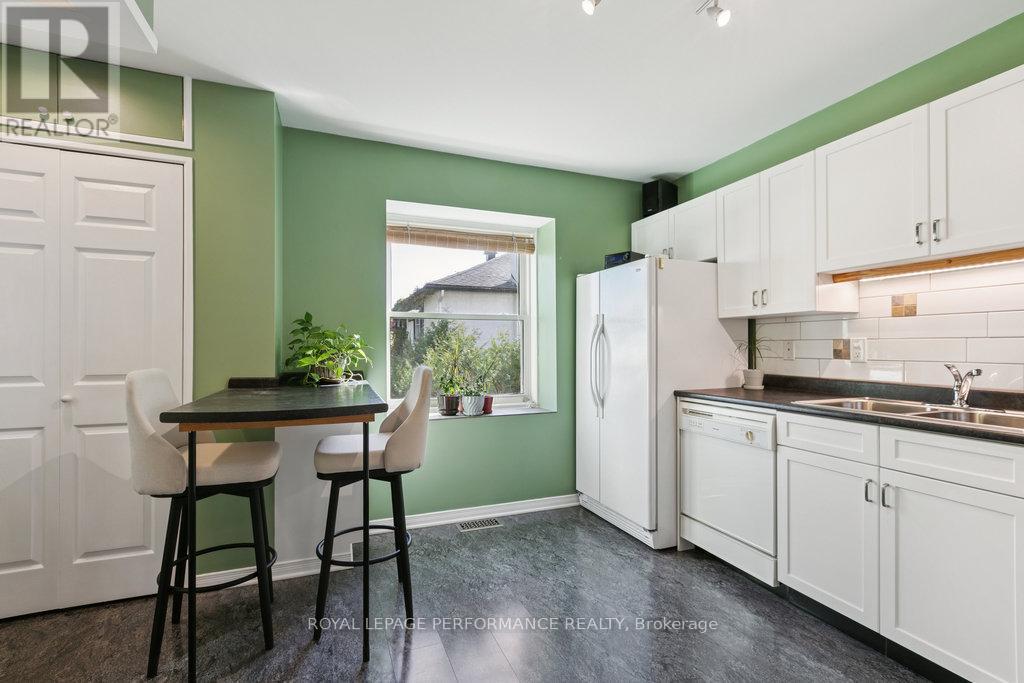 560 Thomson Street, Ottawa, ON - Indoor Photo Showing Kitchen With Double Sink