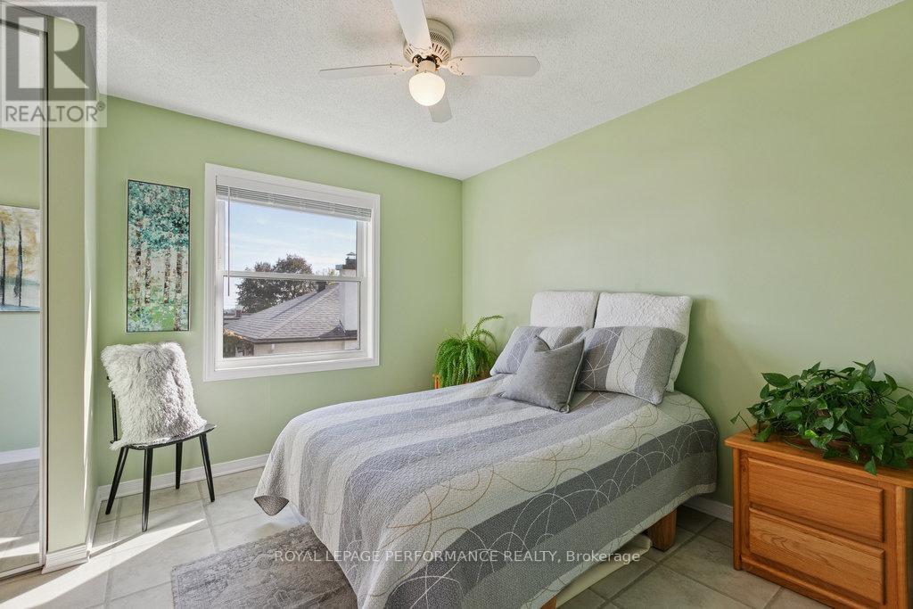 560 Thomson Street, Ottawa, ON - Indoor Photo Showing Bedroom
