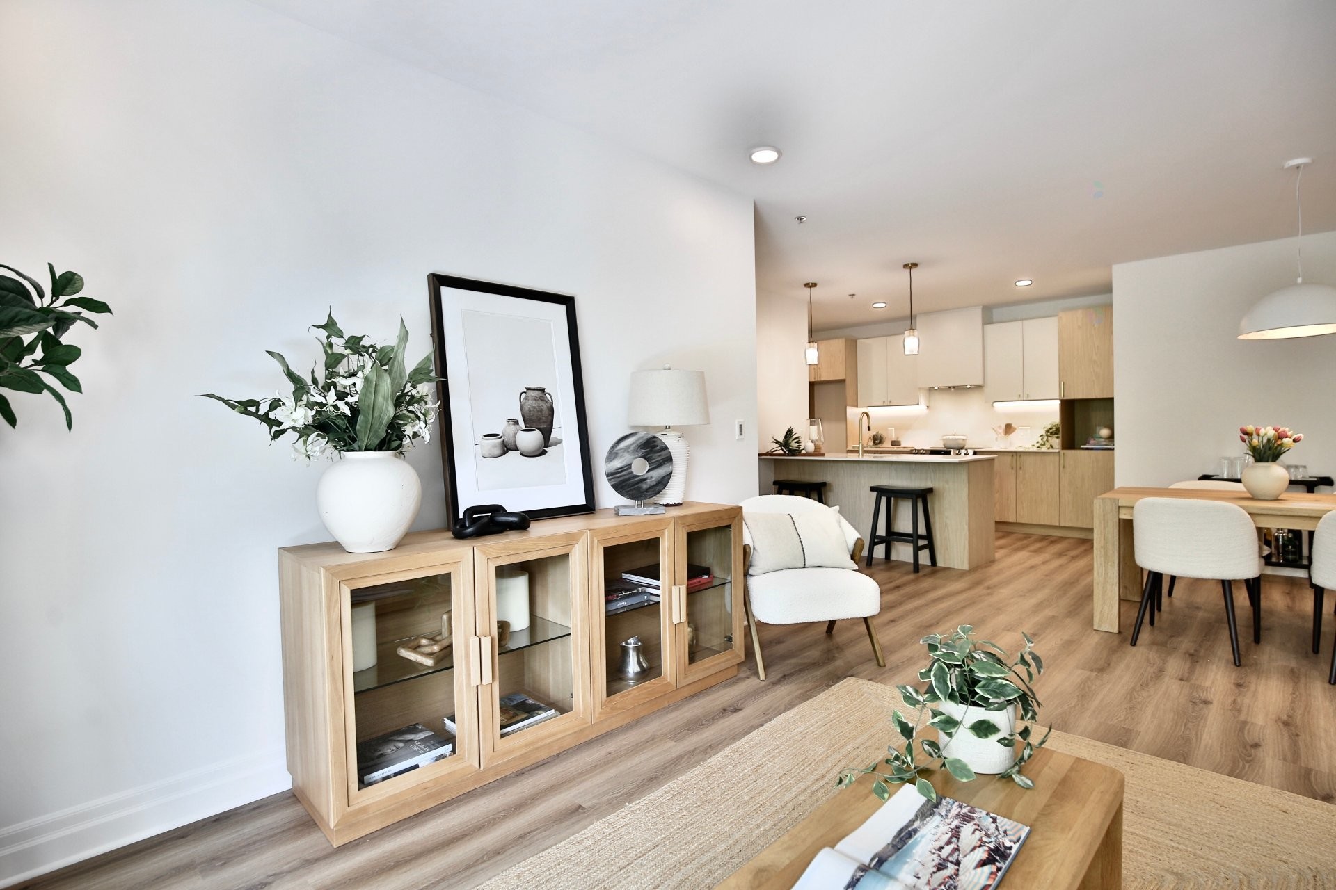 Salon - 101-2100 Rue Benoit, Saint-Bruno-De-Montarville, QC - Indoor Photo Showing Other Room