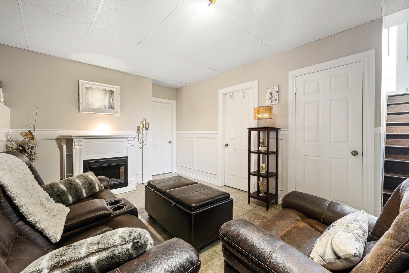 Family room - 2951 Rue Principale, Dunham, QC - Indoor Photo Showing Living Room With Fireplace