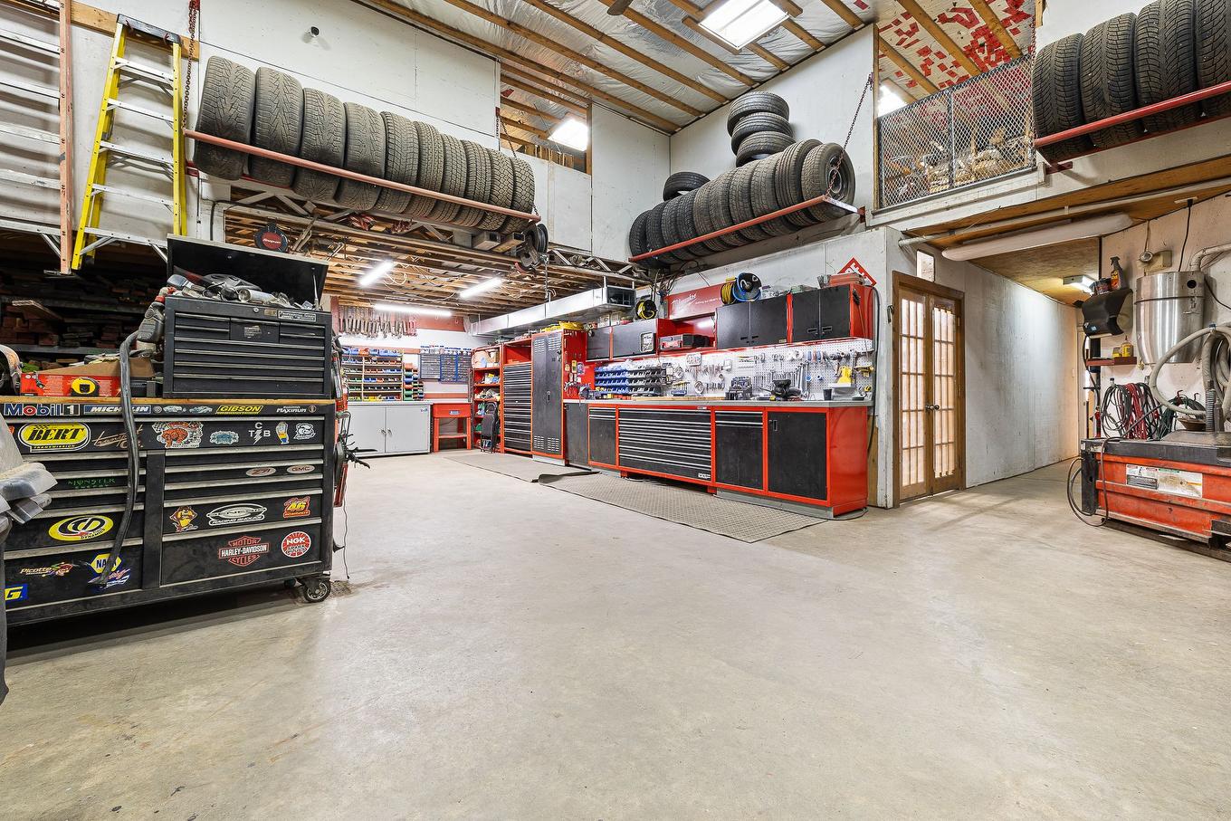Garage - 2951 Rue Principale, Dunham, QC - Indoor Photo Showing Basement