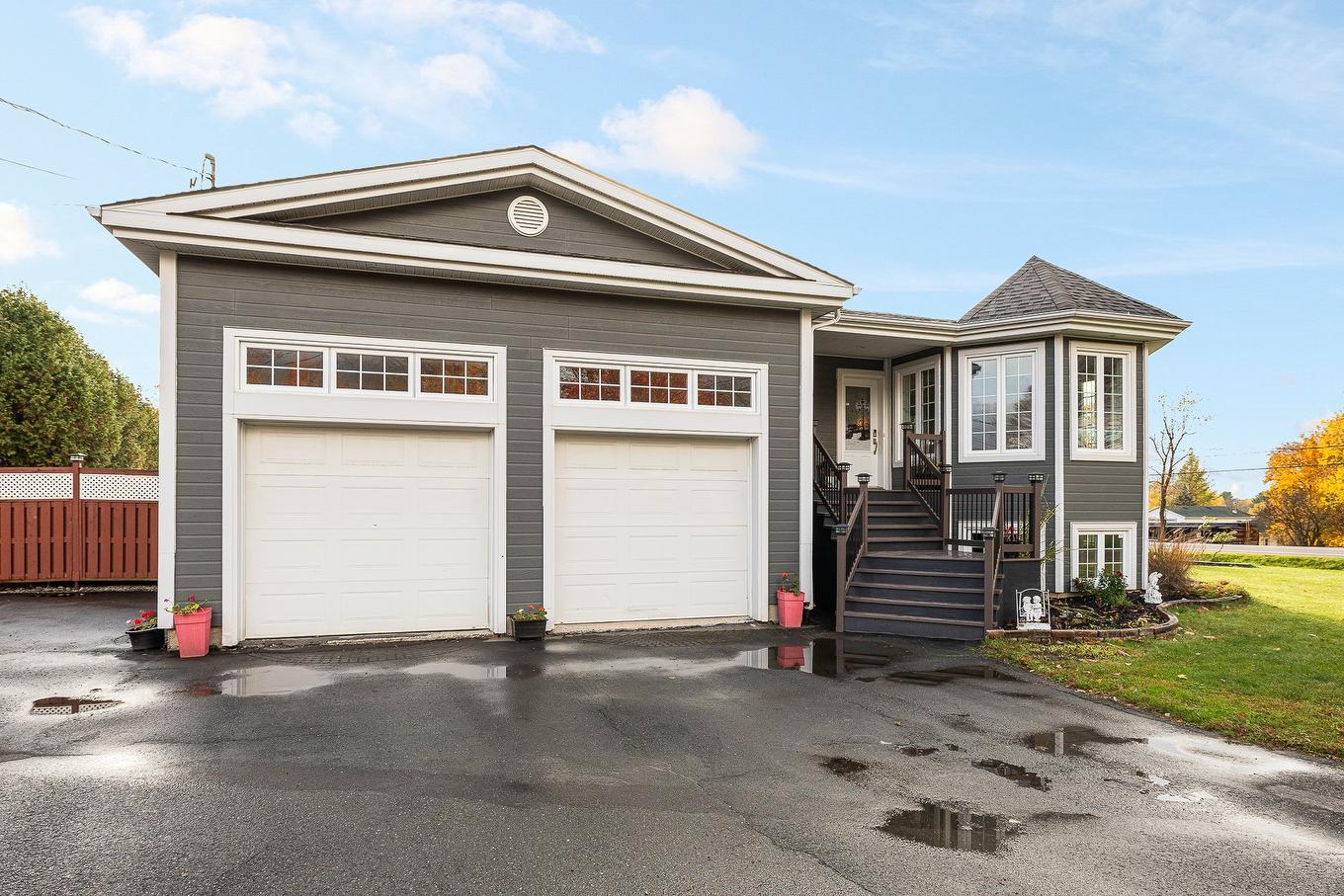 Garage - 2951 Rue Principale, Dunham, QC - Outdoor With Facade