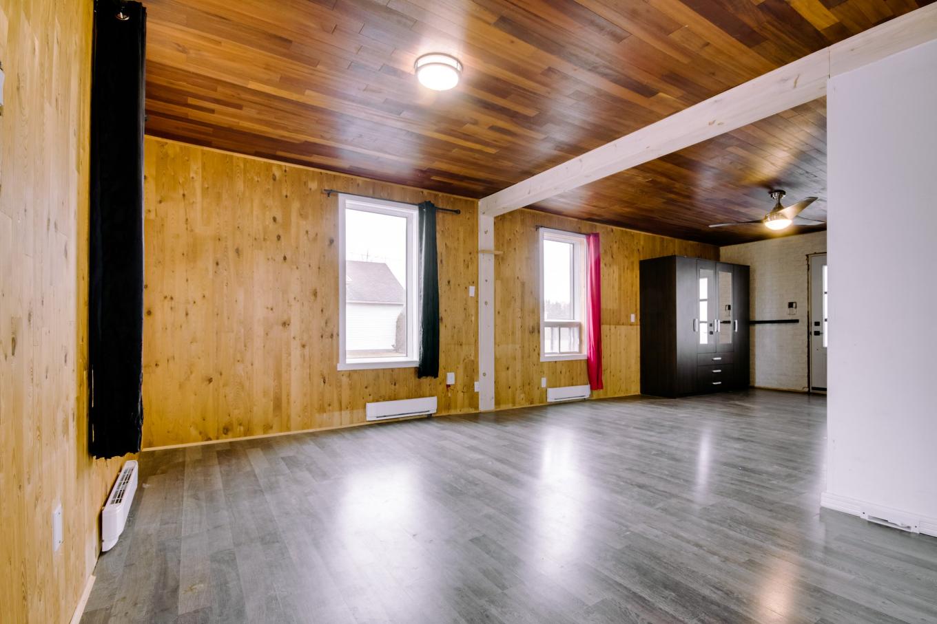 Salon - 151 Rue St-Georges, Saint-Séverin, QC - Indoor Photo Showing Other Room