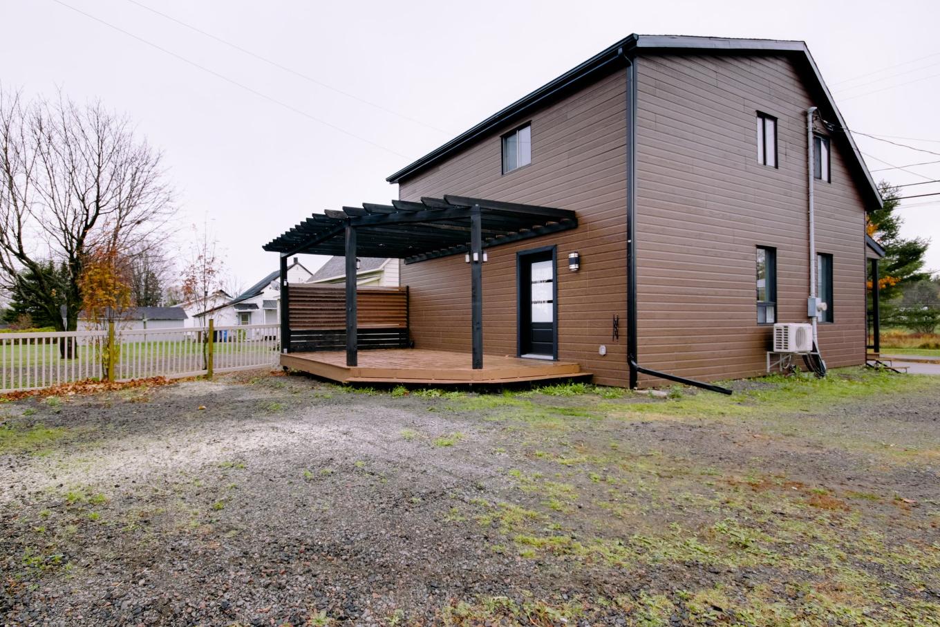 Face arrière - 151 Rue St-Georges, Saint-Séverin, QC - Outdoor With Exterior