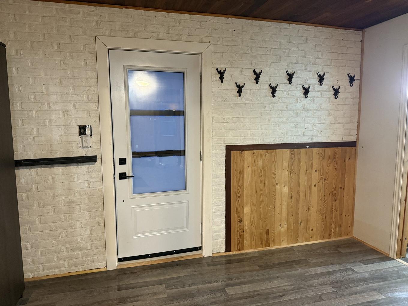 Entrée extérieure - 151 Rue St-Georges, Saint-Séverin, QC - Indoor Photo Showing Other Room