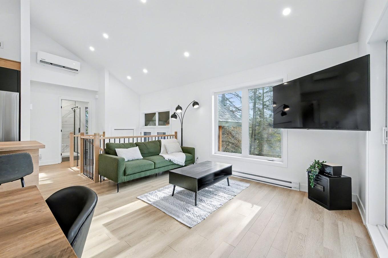 Living room - 2100 Rue Wilfrid, Val-David, QC - Indoor Photo Showing Living Room