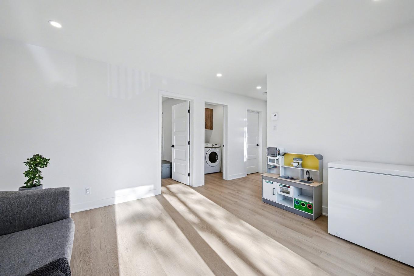 Family room - 2100 Rue Wilfrid, Val-David, QC - Indoor Photo Showing Other Room