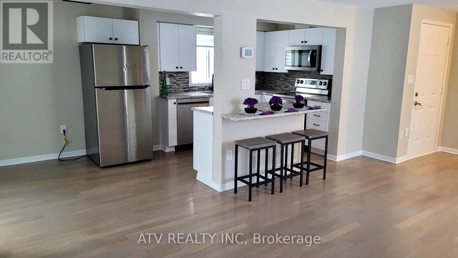 133 Columbia Road, Barrie, ON - Indoor Photo Showing Kitchen