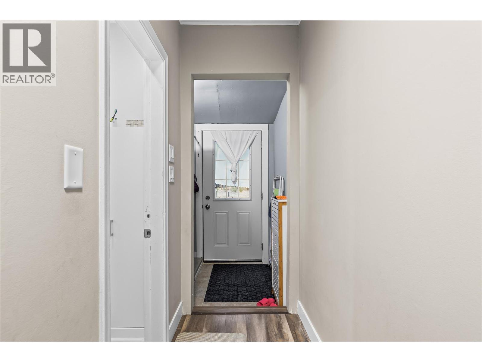 205 Homer Road, Kelowna, BC - Indoor Photo Showing Other Room