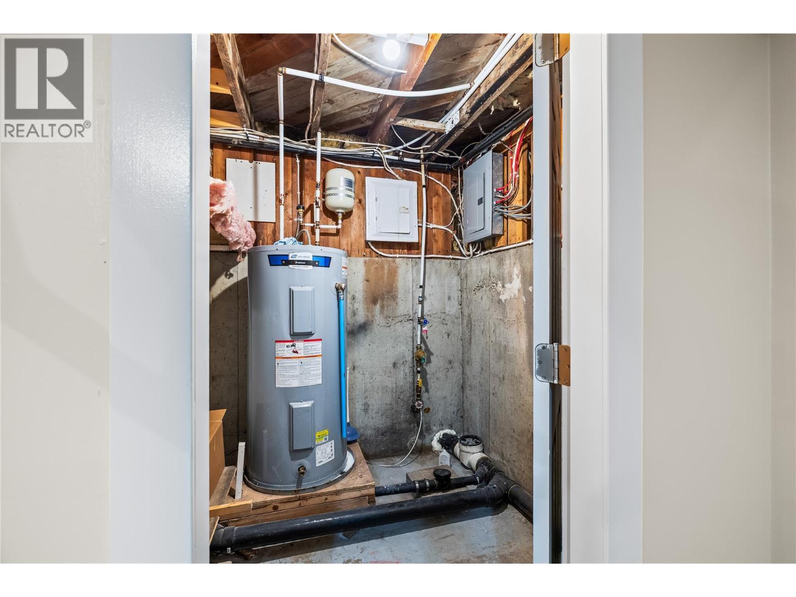 205 Homer Road, Kelowna, BC - Indoor Photo Showing Basement