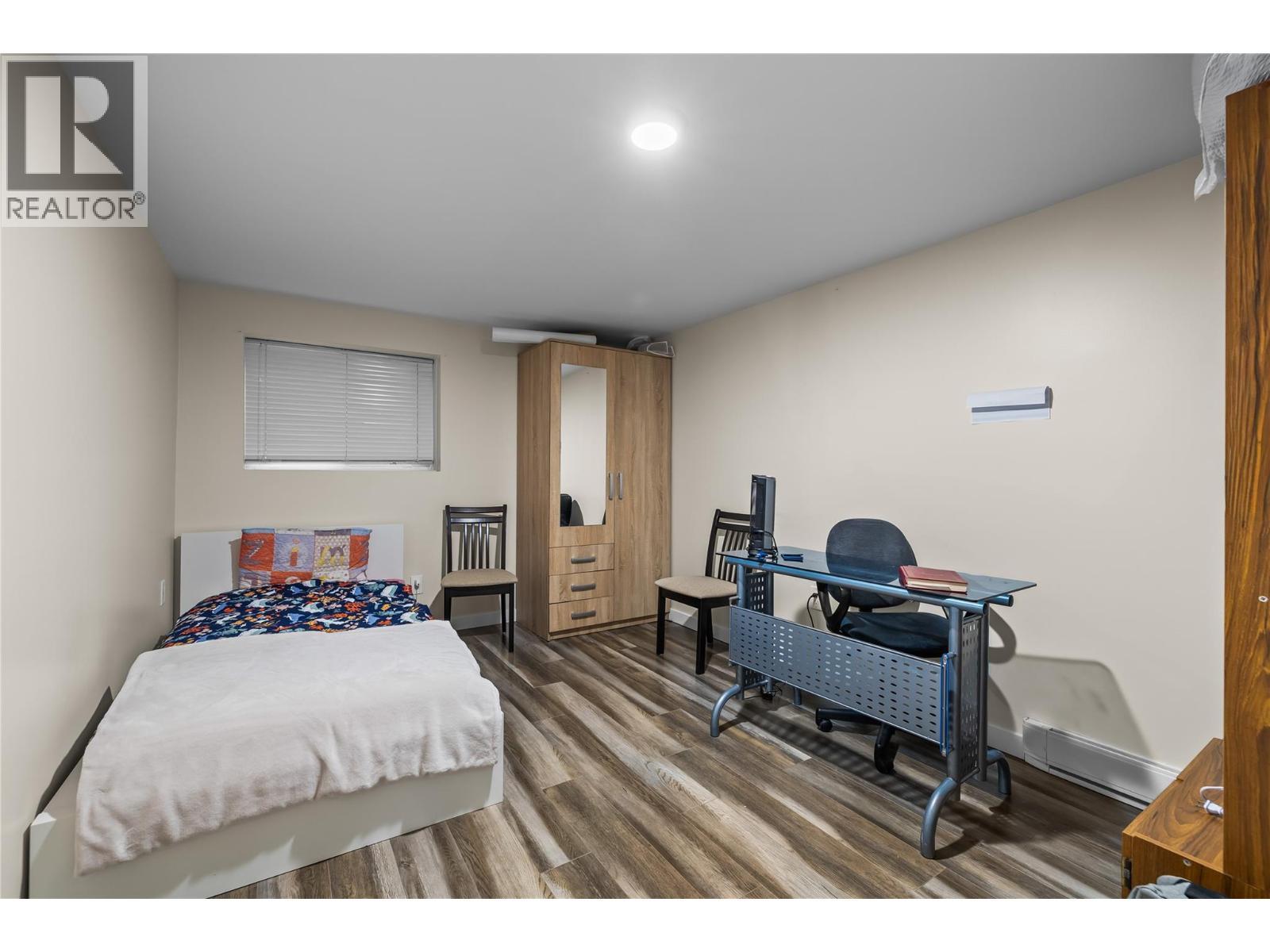 205 Homer Road, Kelowna, BC - Indoor Photo Showing Bedroom