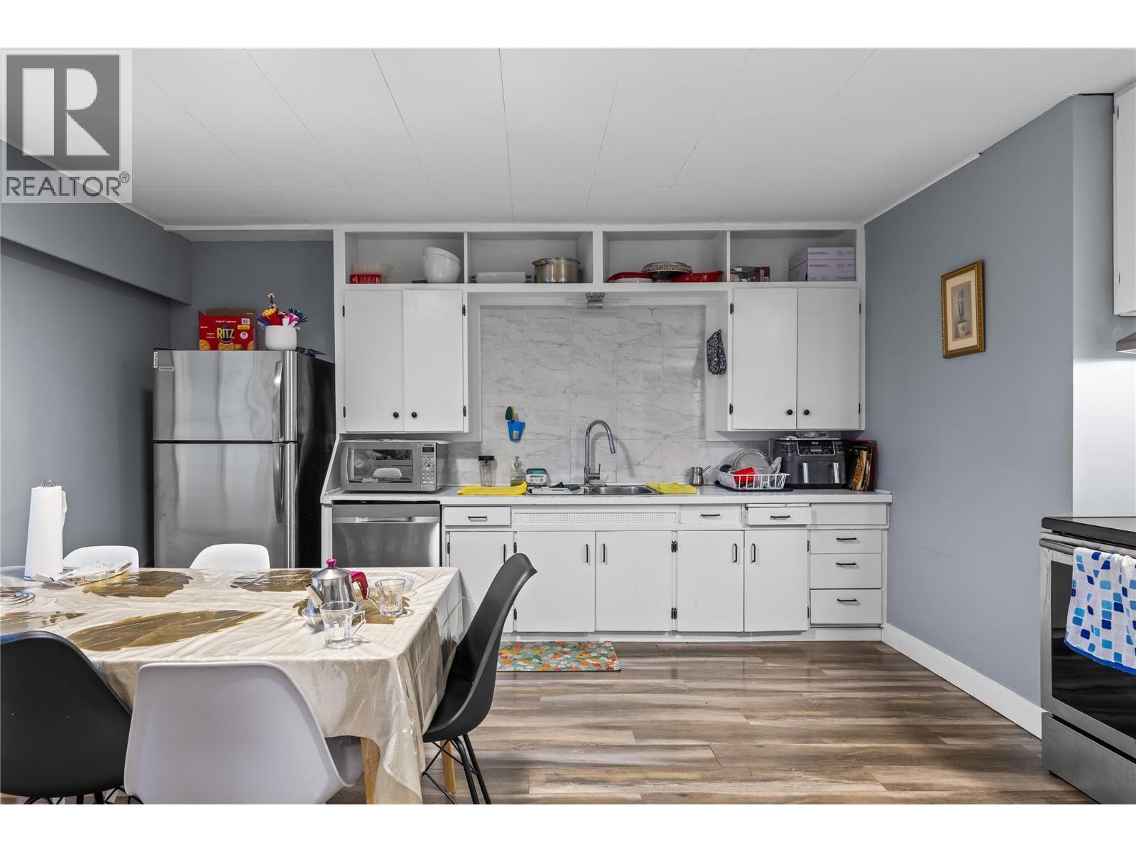 205 Homer Road, Kelowna, BC - Indoor