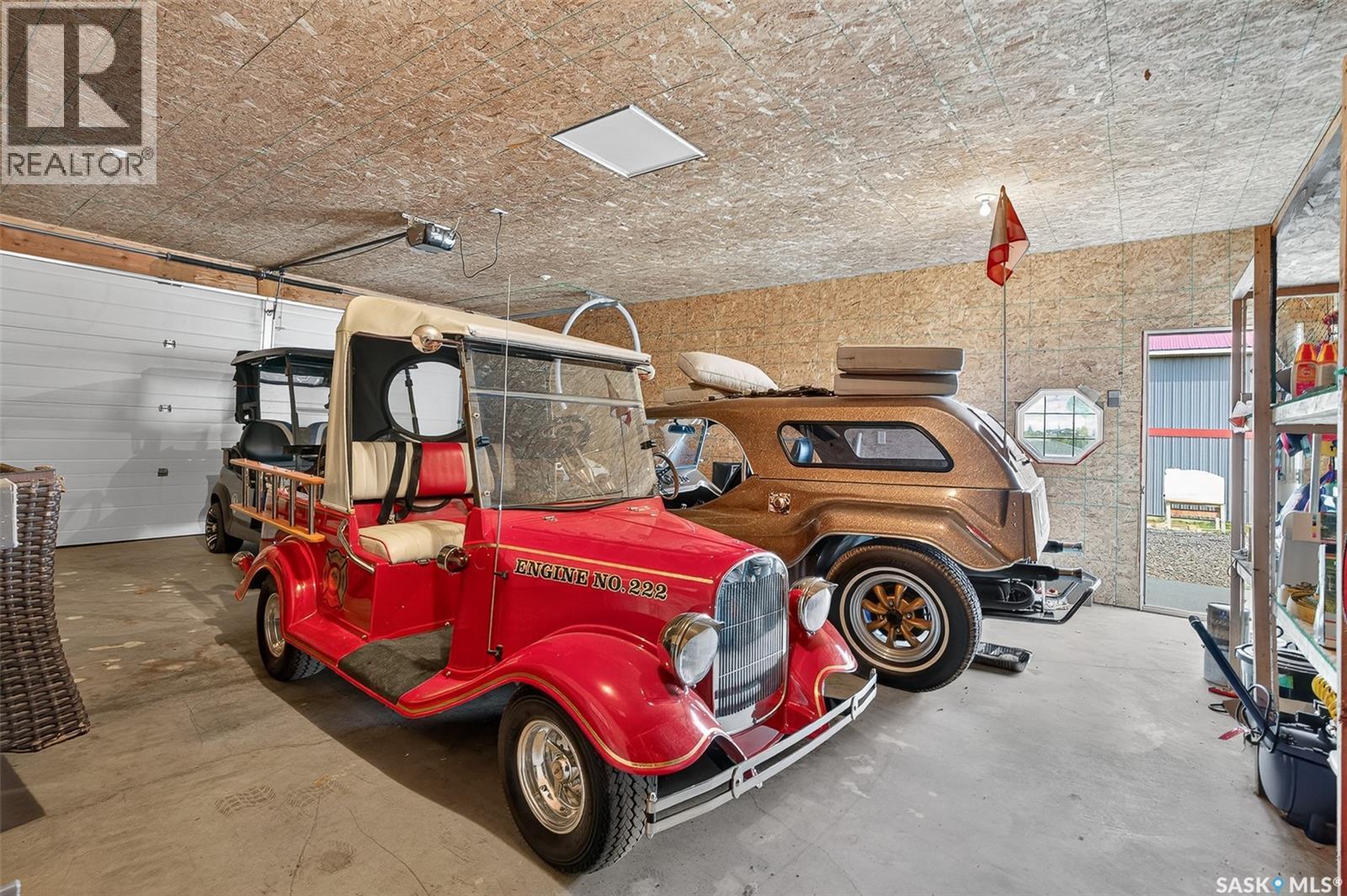 8 Sunrise Boulevard, Craik Rm No. 222, SK - Indoor Photo Showing Garage