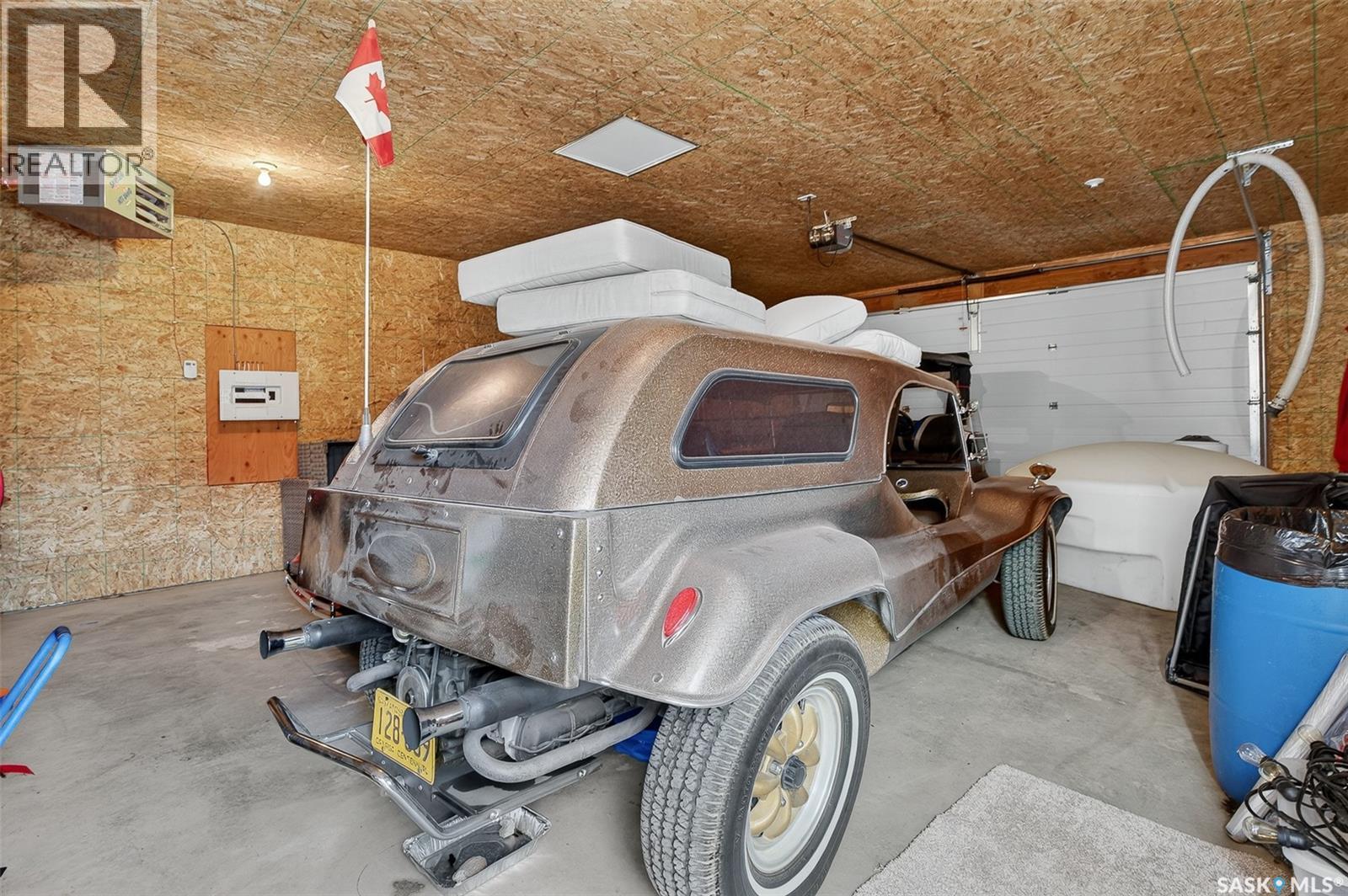 8 Sunrise Boulevard, Craik Rm No. 222, SK - Indoor Photo Showing Garage