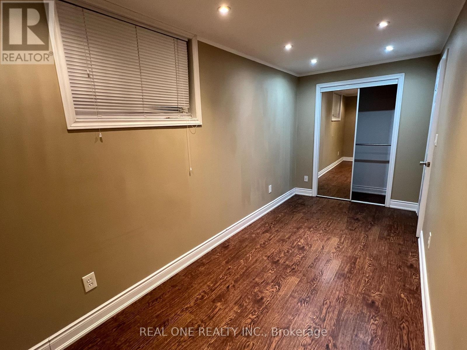 bedroom with mirror closet - 463 Cavell Drive, Mississauga, ON - Indoor Photo Showing Other Room