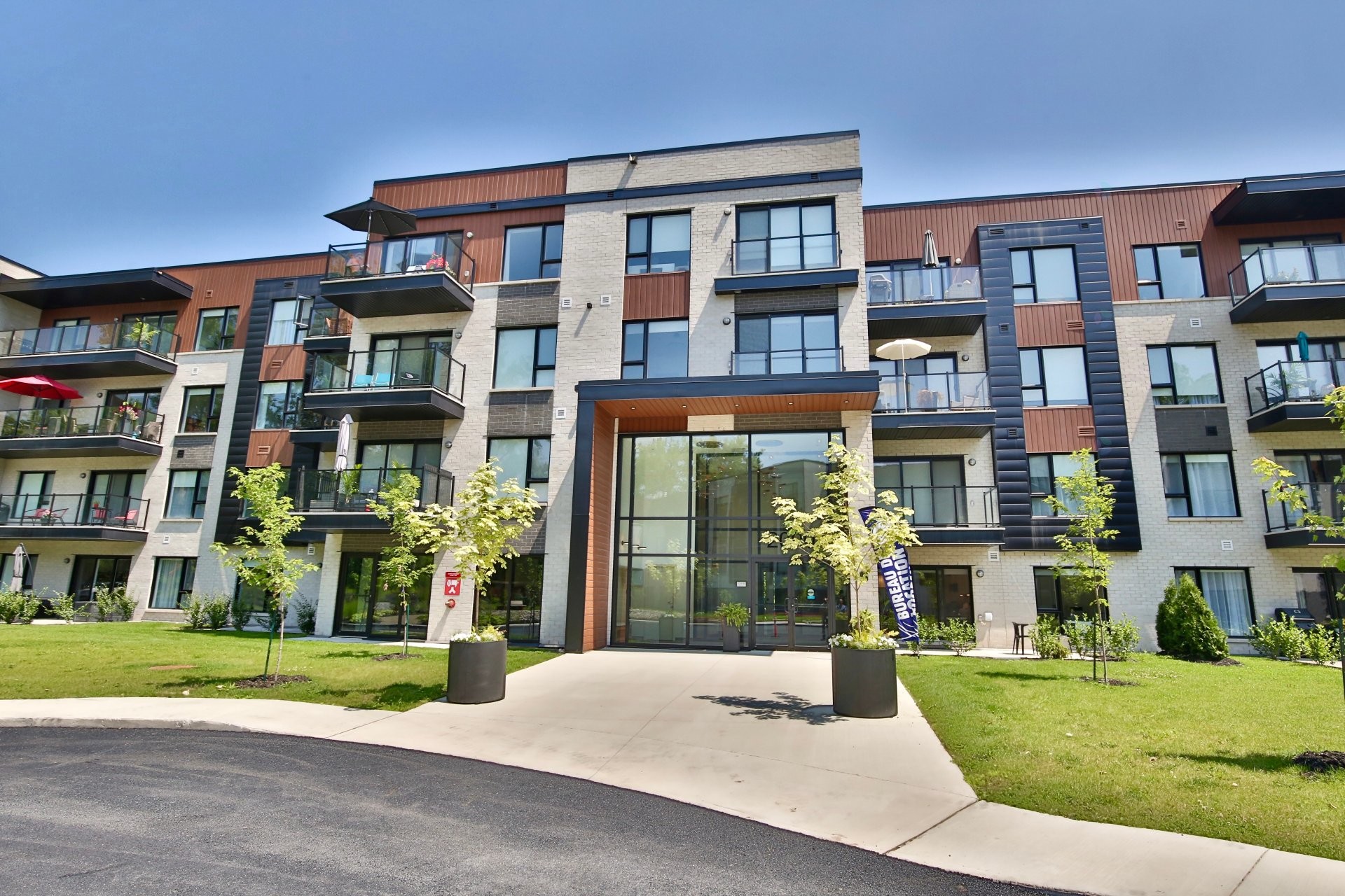 Front of Structure - 112-2100 Rue Benoit, Saint-Bruno-De-Montarville, QC - Outdoor With Facade