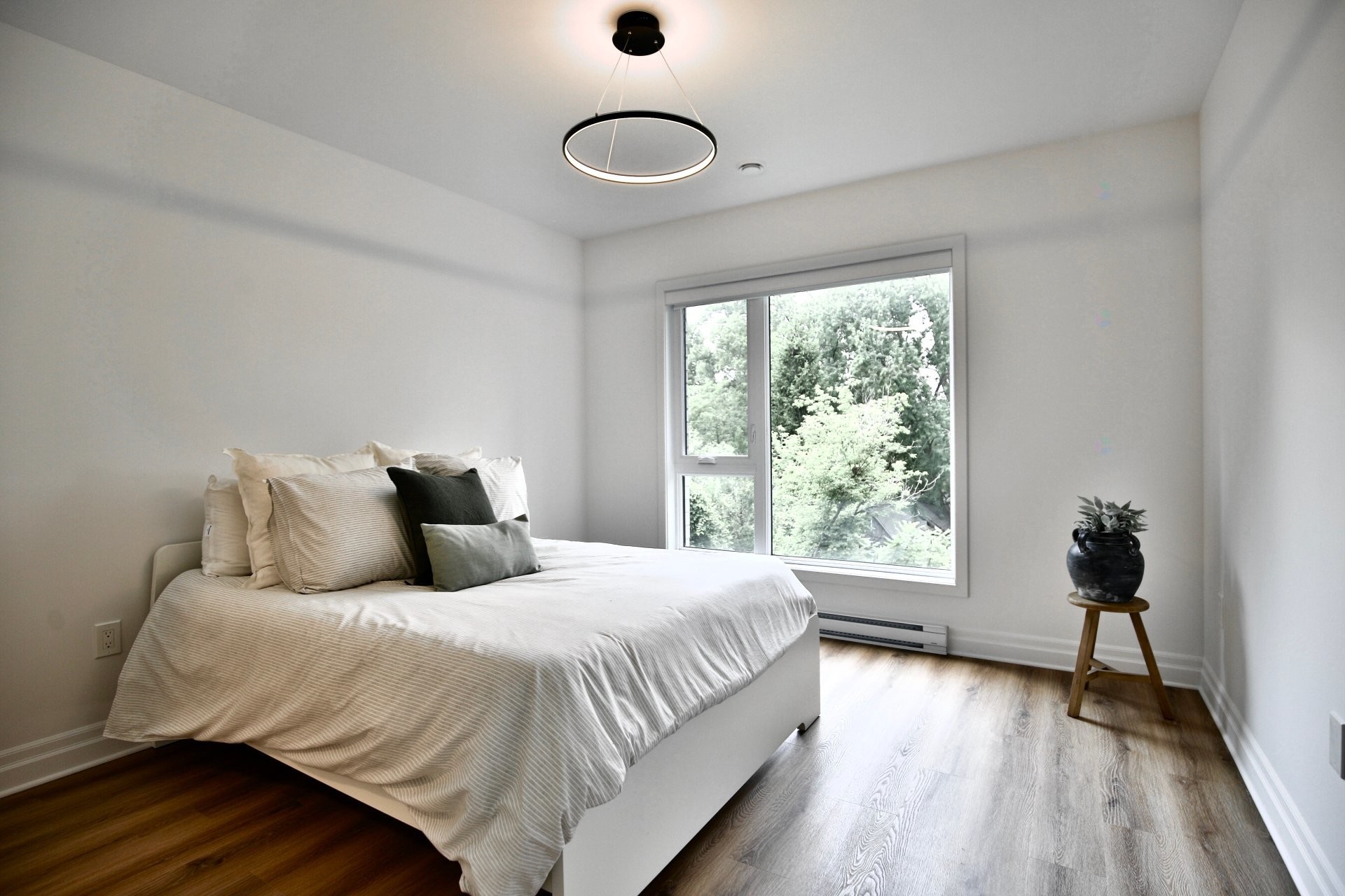 Master Bedroom - 112-2100 Rue Benoit, Saint-Bruno-De-Montarville, QC - Indoor Photo Showing Bedroom