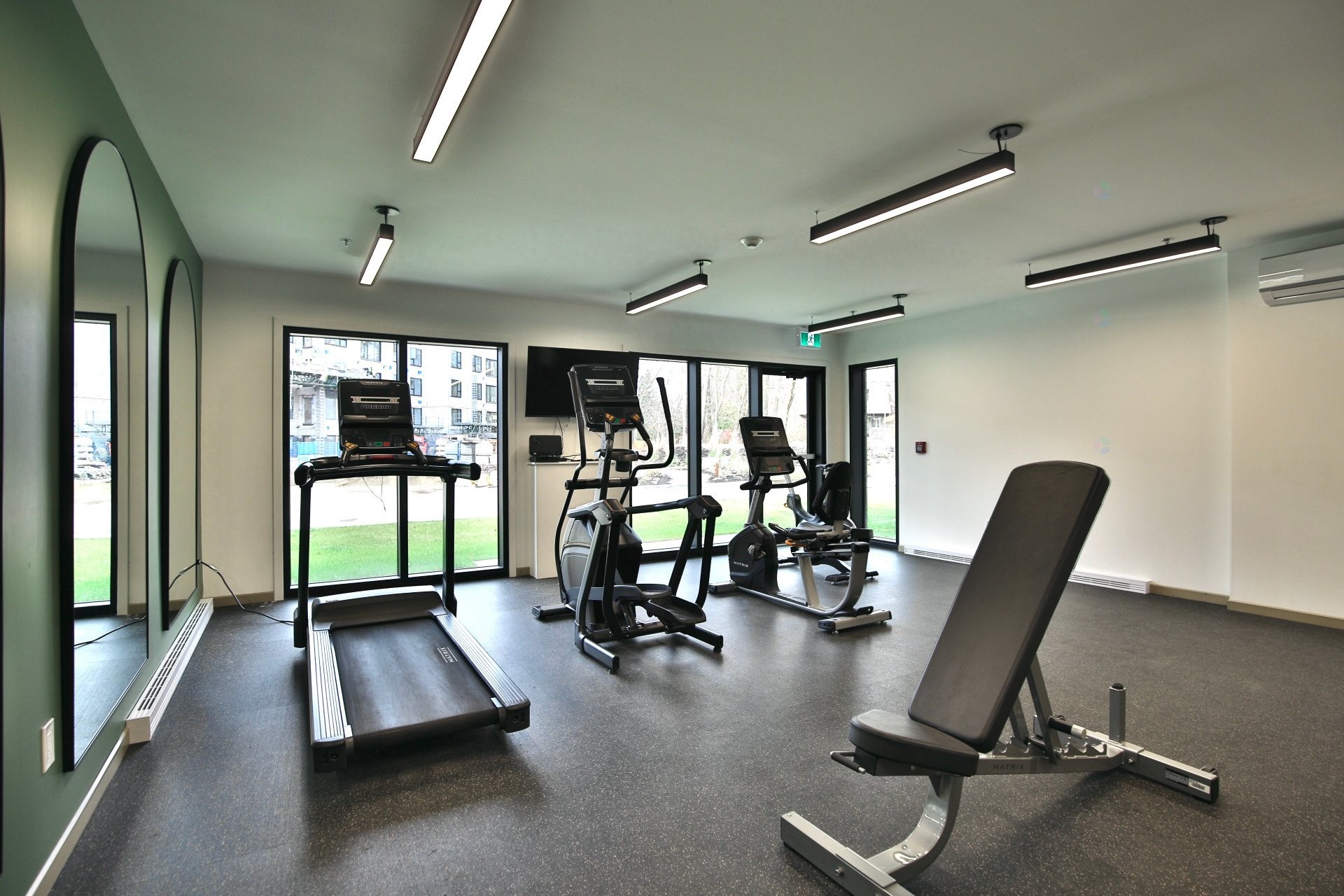Exercise Room - 112-2100 Rue Benoit, Saint-Bruno-De-Montarville, QC - Indoor Photo Showing Gym Room