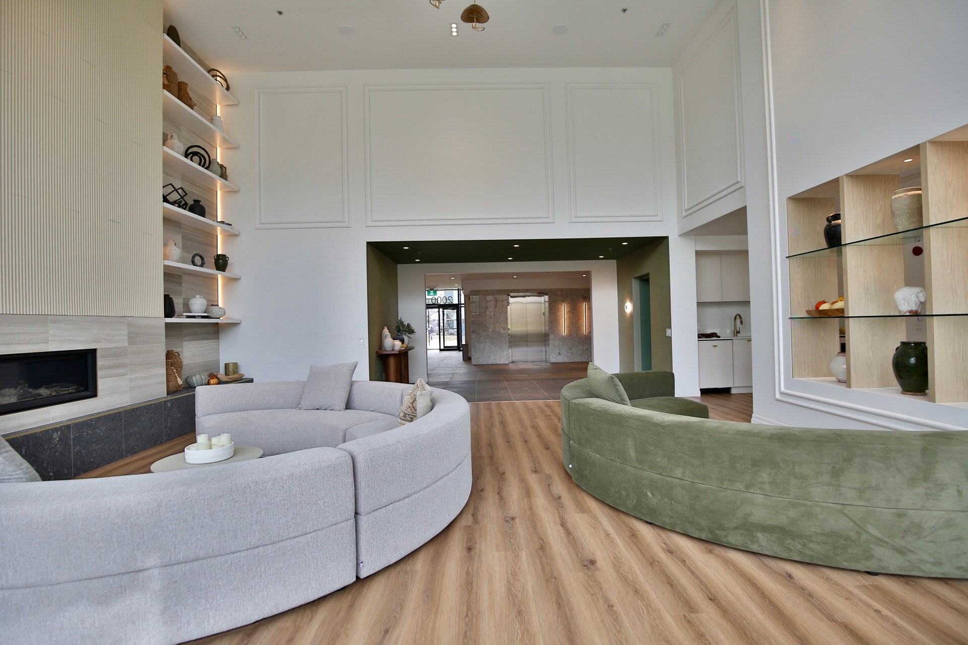 Common room - 112-2100 Rue Benoit, Saint-Bruno-De-Montarville, QC - Indoor Photo Showing Living Room With Fireplace