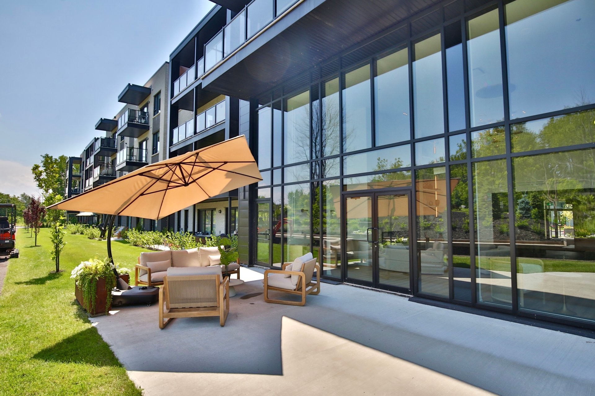 Patio - 112-2100 Rue Benoit, Saint-Bruno-De-Montarville, QC - With Exterior