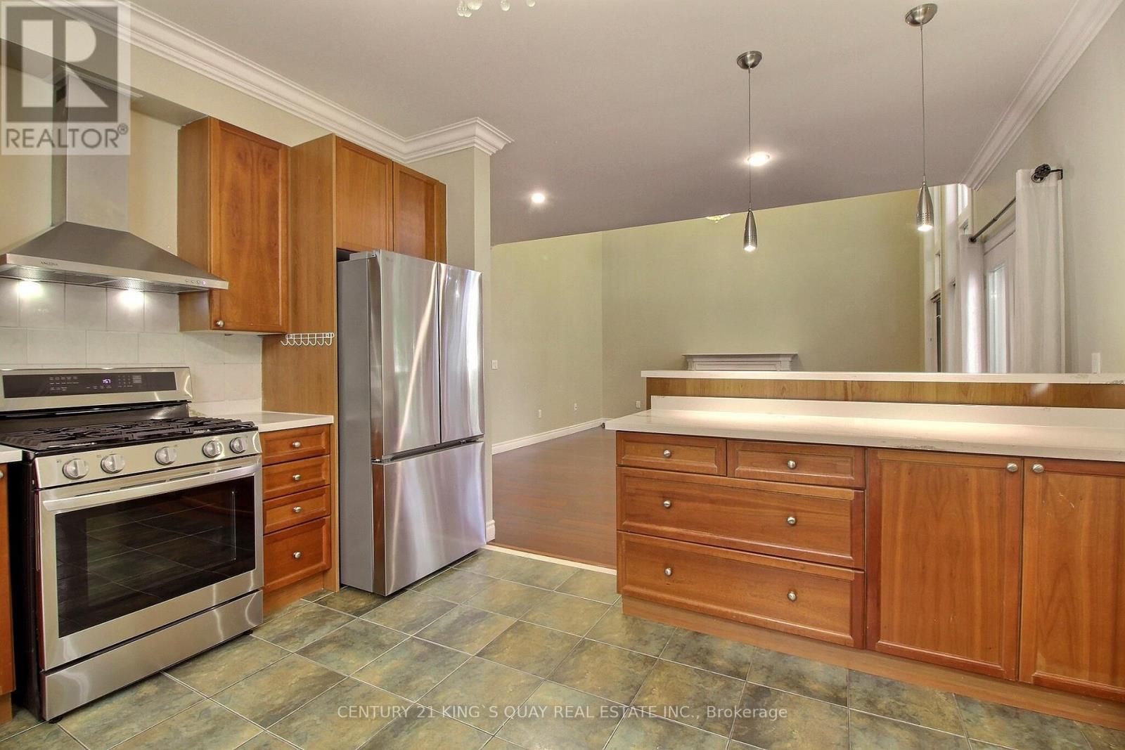 60 The Fairways, Markham, ON - Indoor Photo Showing Kitchen