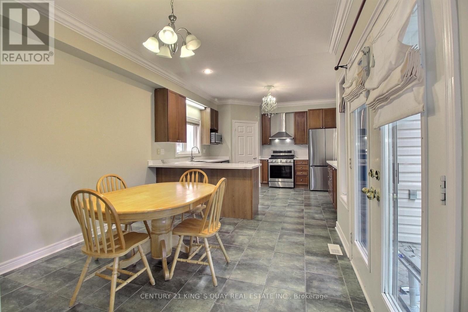 60 The Fairways, Markham, ON - Indoor Photo Showing Dining Room