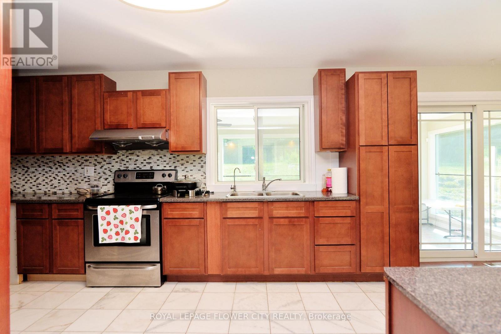 15790 Mississauga Road, Caledon, ON - Indoor Photo Showing Kitchen With Double Sink