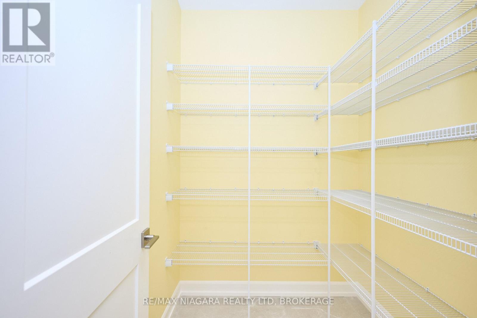 3947 Mitchell Crescent, Fort Erie (Black Creek), ON - Indoor With Storage