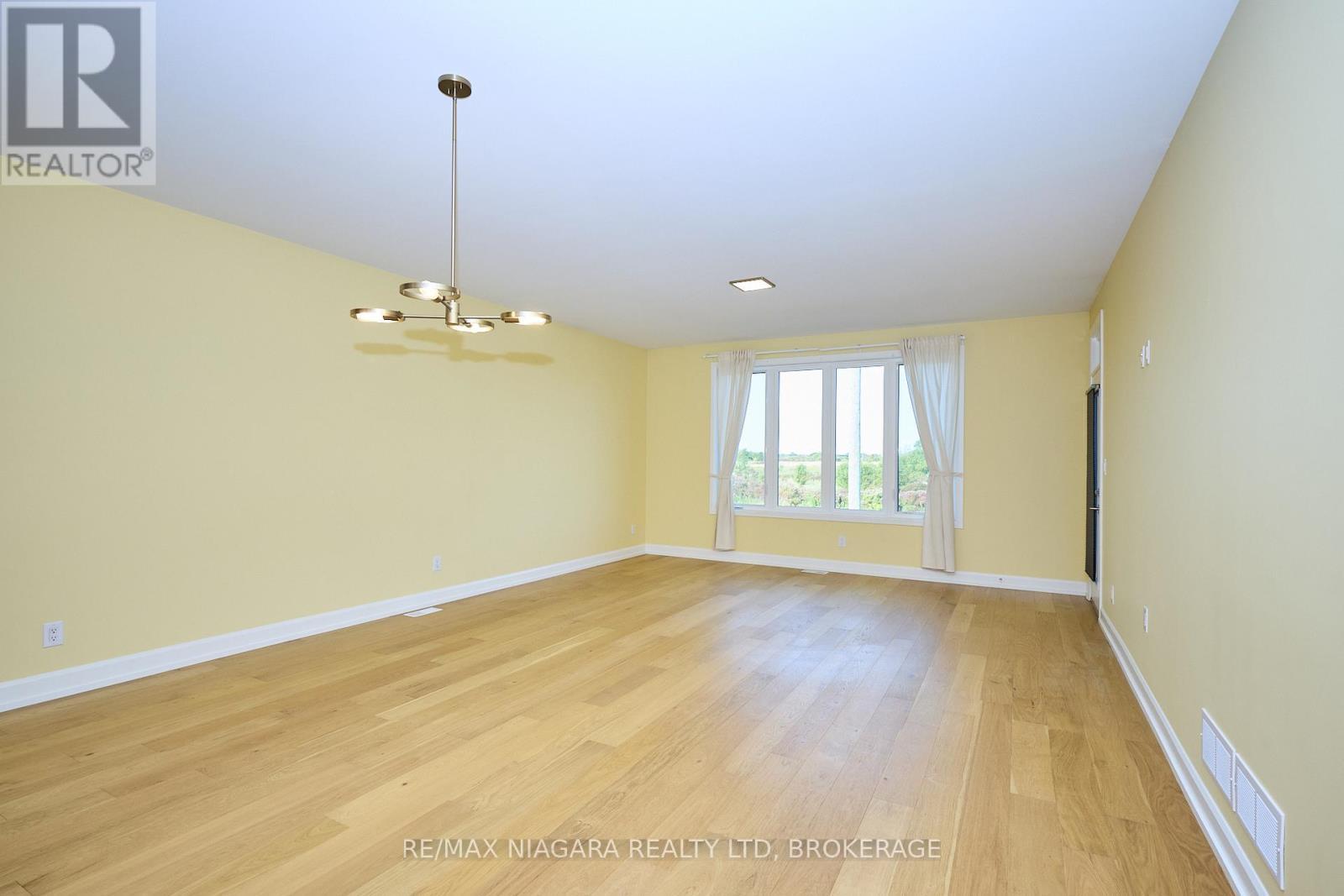 3947 Mitchell Crescent, Fort Erie (Black Creek), ON - Indoor Photo Showing Other Room