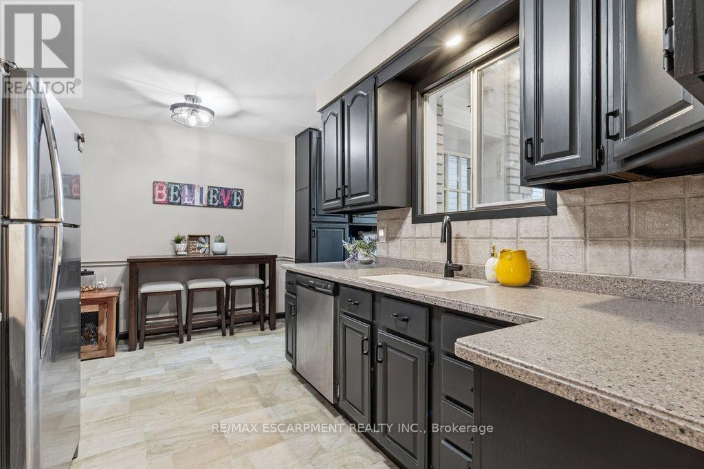 5119 Cherryhill Crescent, Burlington, ON - Indoor Photo Showing Bathroom