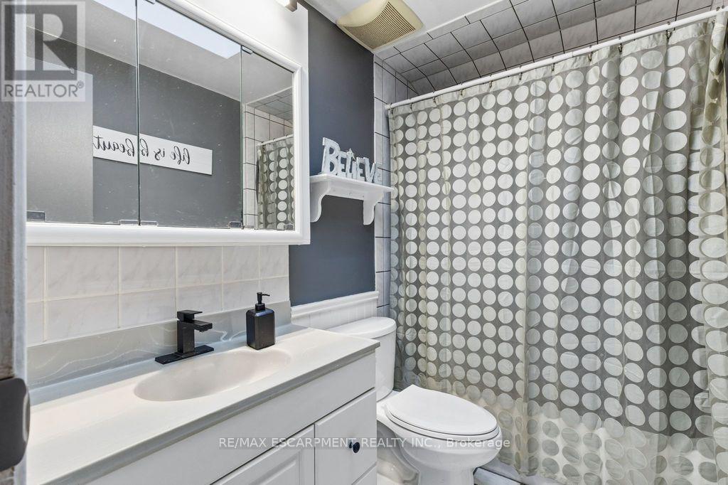 5119 Cherryhill Crescent, Burlington, ON - Indoor Photo Showing Bathroom