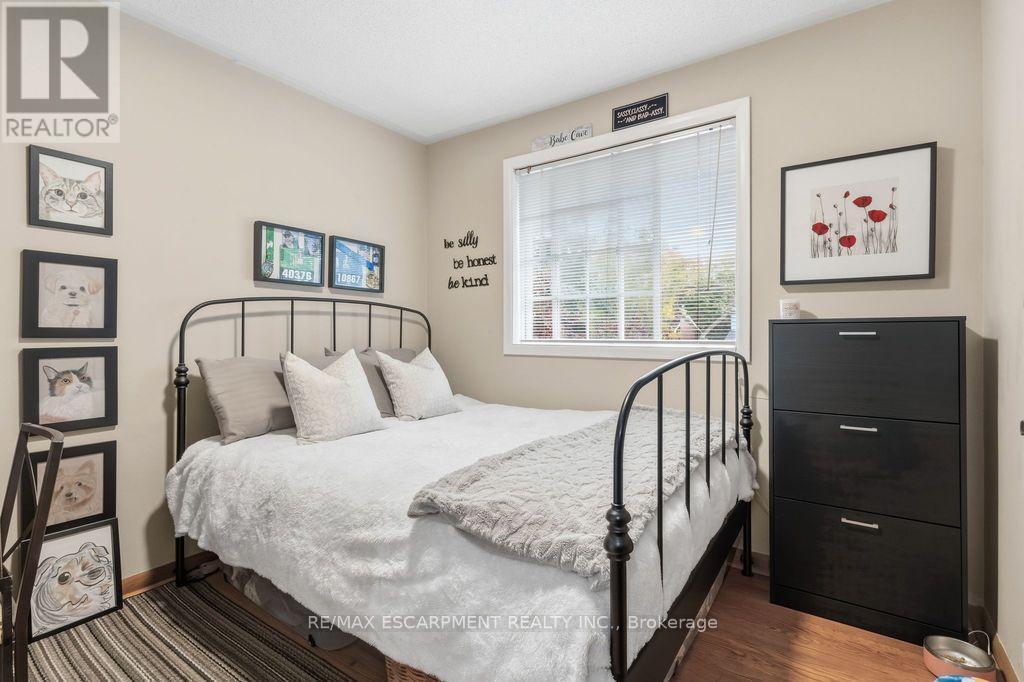 5119 Cherryhill Crescent, Burlington, ON - Indoor Photo Showing Bedroom