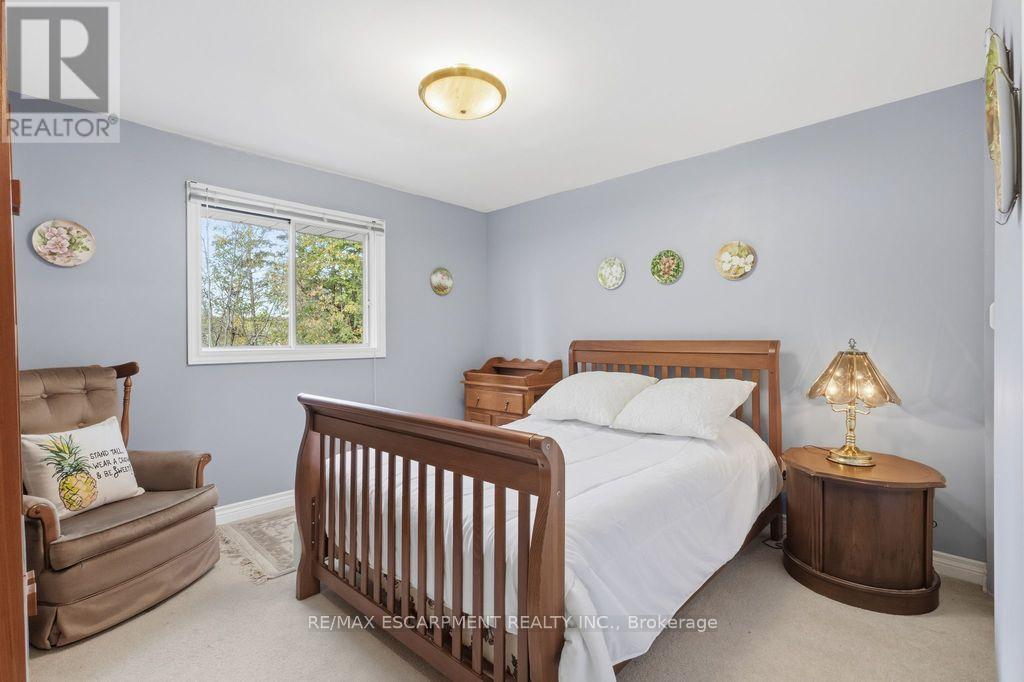 5119 Cherryhill Crescent, Burlington, ON - Indoor Photo Showing Bedroom