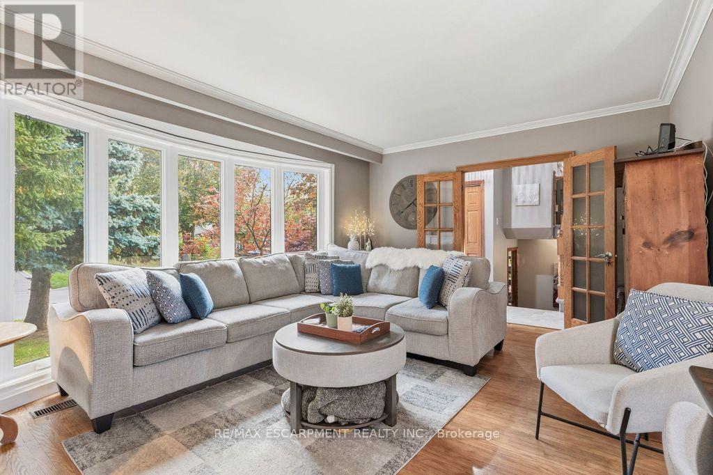 5119 Cherryhill Crescent, Burlington, ON - Indoor Photo Showing Living Room