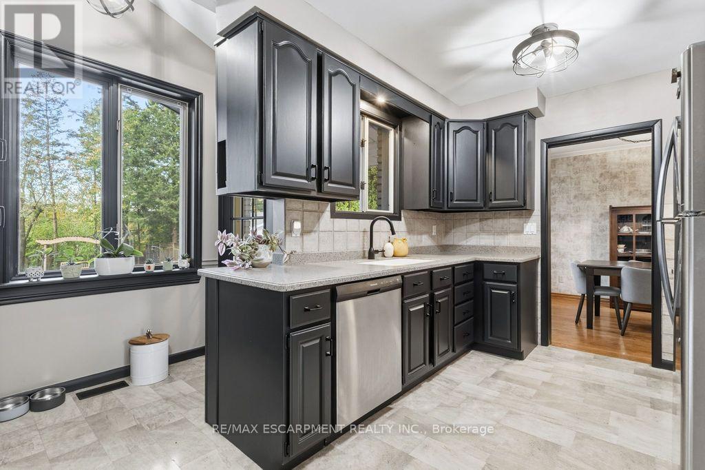 5119 Cherryhill Crescent, Burlington, ON - Indoor Photo Showing Kitchen