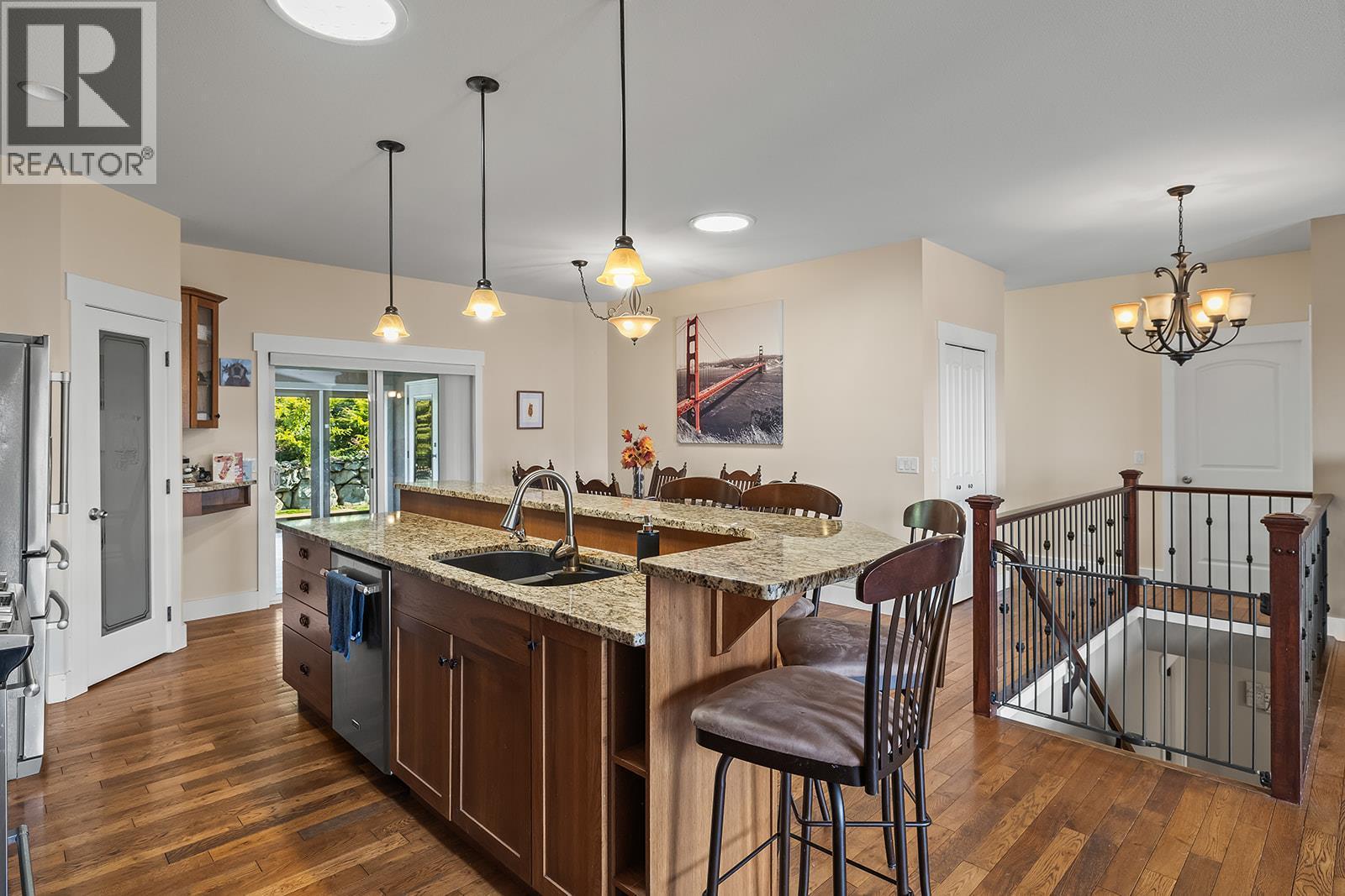 3431 Camelback Drive, Kelowna, BC - Indoor Photo Showing Kitchen With Double Sink With Upgraded Kitchen