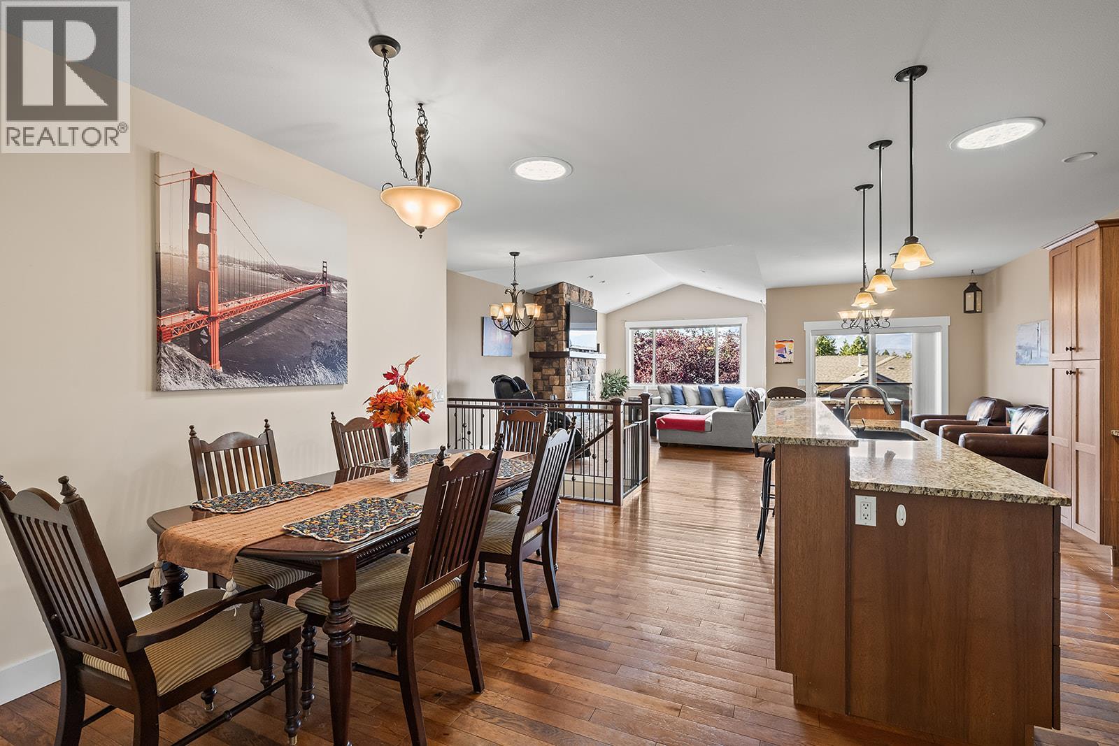 3431 Camelback Drive, Kelowna, BC - Indoor Photo Showing Dining Room
