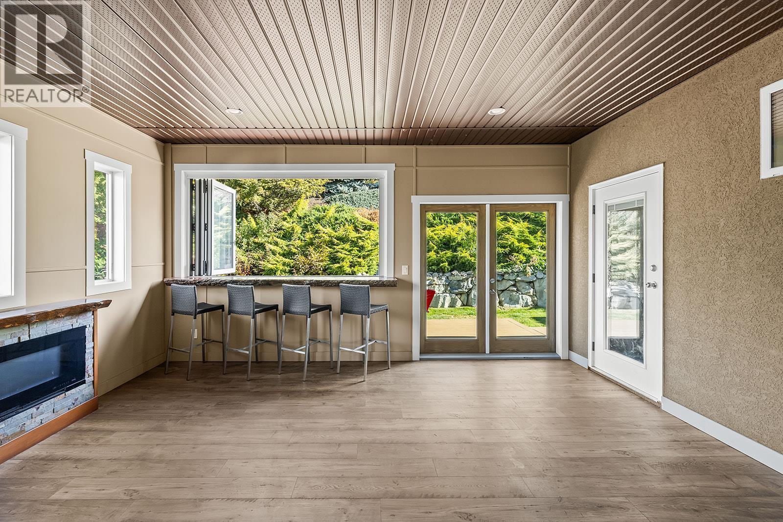 3431 Camelback Drive, Kelowna, BC - Indoor With Fireplace