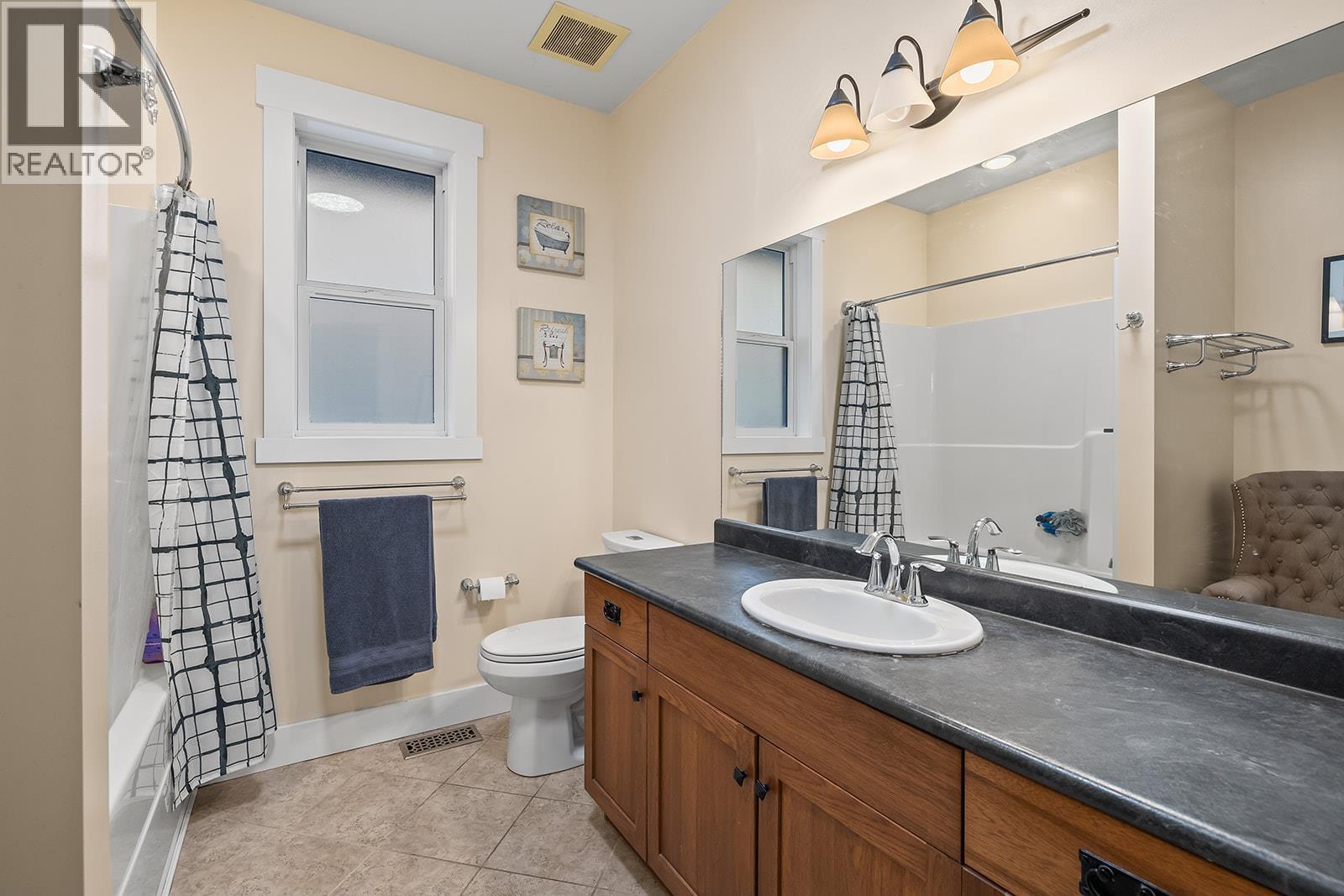 3431 Camelback Drive, Kelowna, BC - Indoor Photo Showing Bathroom