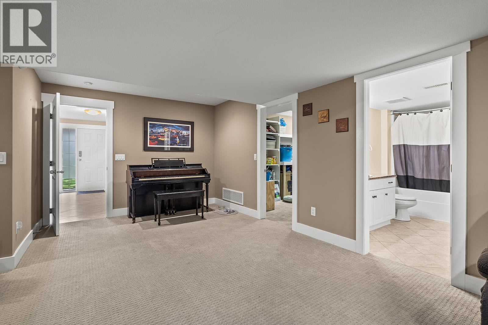 3431 Camelback Drive, Kelowna, BC - Indoor