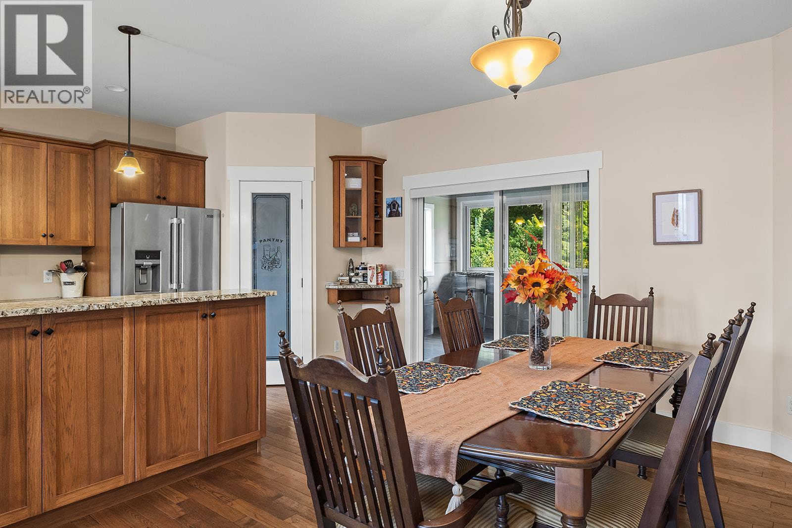 3431 Camelback Drive, Kelowna, BC - Indoor Photo Showing Dining Room