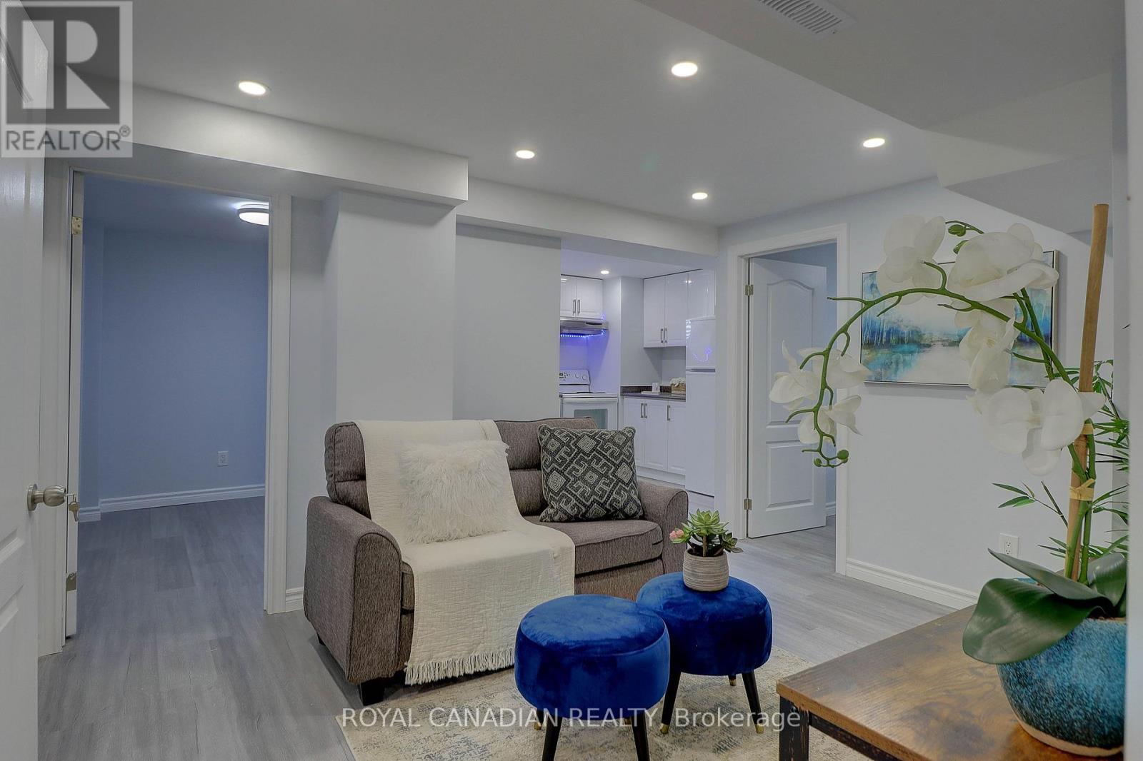 40 Doncaster Crescent, Clarington, ON - Indoor Photo Showing Living Room